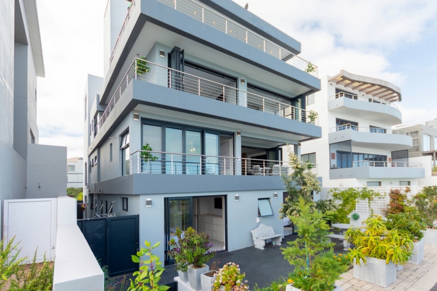 7 Bedroom Property for Sale in Calypso Beach Western Cape